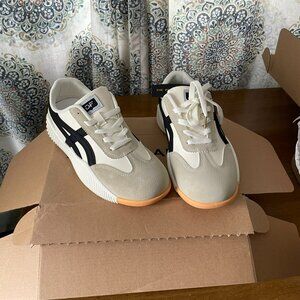 DeFlorance Cloudea Sneakers Size 8.5(fits like a US 9.5 Black